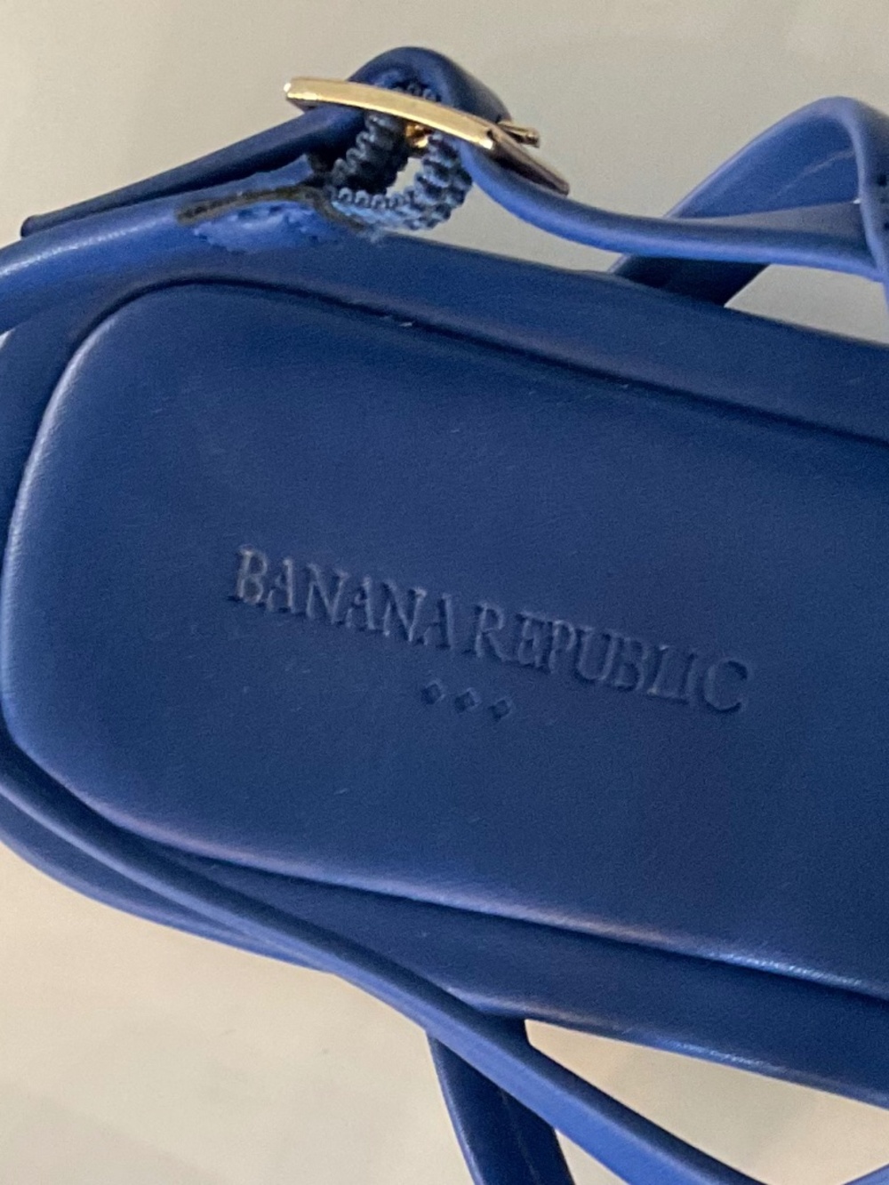 BANANA REPUBLIC Flat Thin Stap Blue Sandals Size 8 - Picture 2 of 4